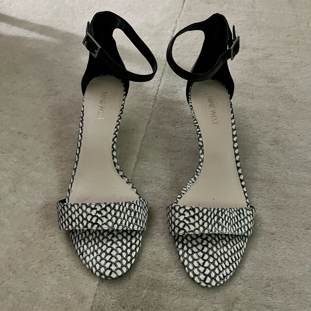 Nine West Black and White Kitten Heels size 8